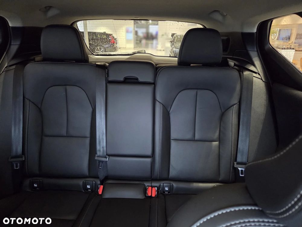 Volvo XC 40 B4 AWD Ultimate Dark - 8