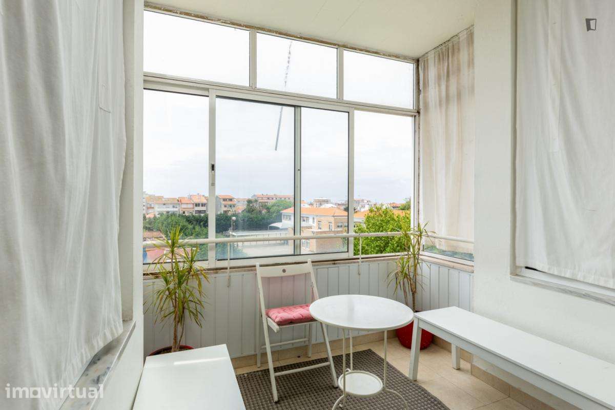 Quarto - localizado em Matosinhos Porto - Grande imagem: 5/6