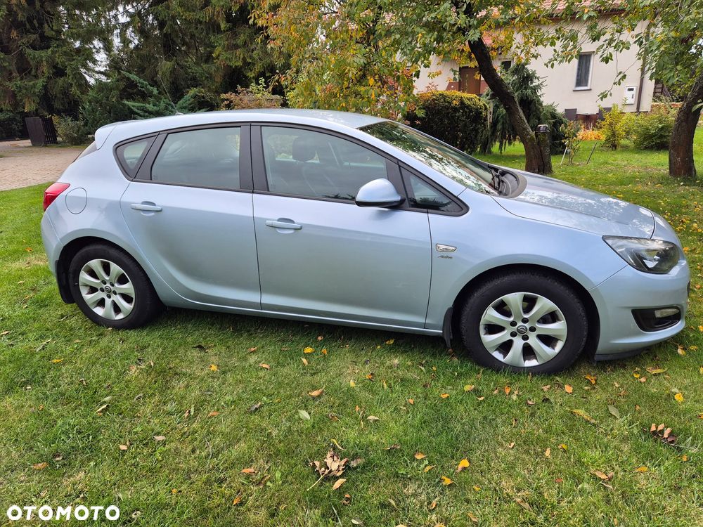Opel Astra 2014 photo 4