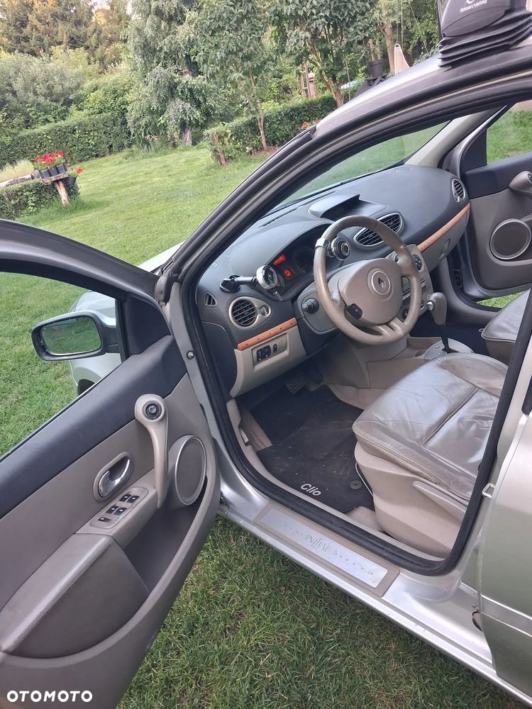 Renault Clio - 28