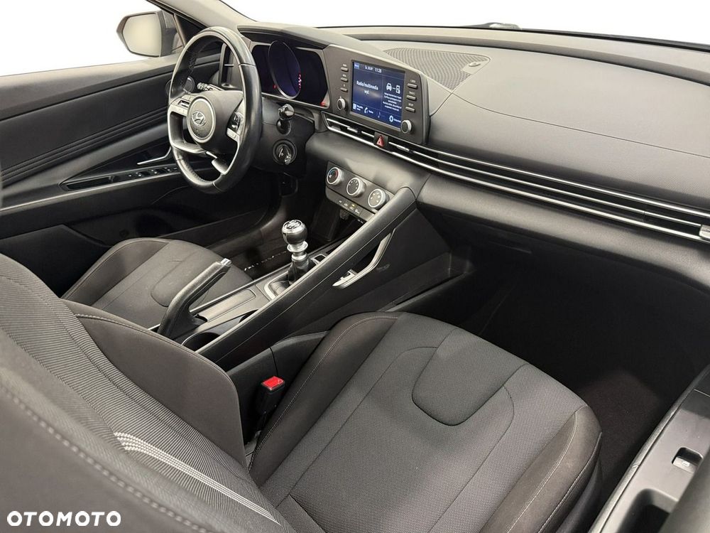 Hyundai Elantra - 15