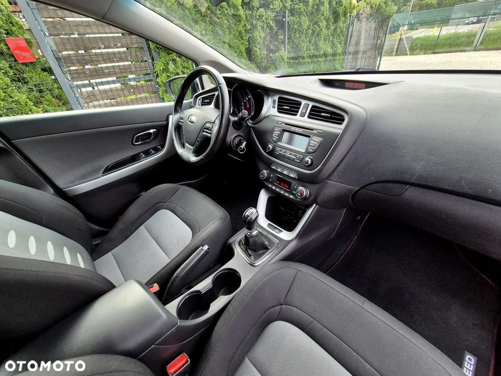 Kia Ceed 1.6 GDI Fifa World Cup Edition - 30