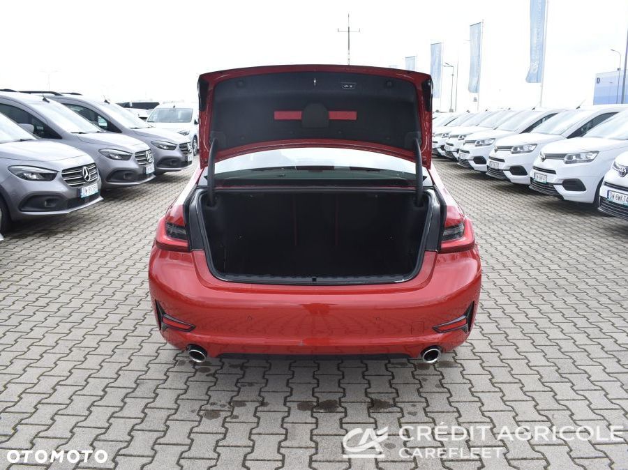 BMW Seria 3 330i xDrive Sport Line - 13