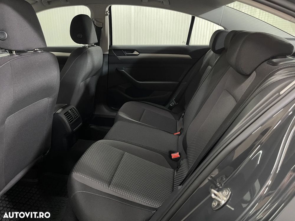 Volkswagen Passat 2.0 TDI Advance - 12