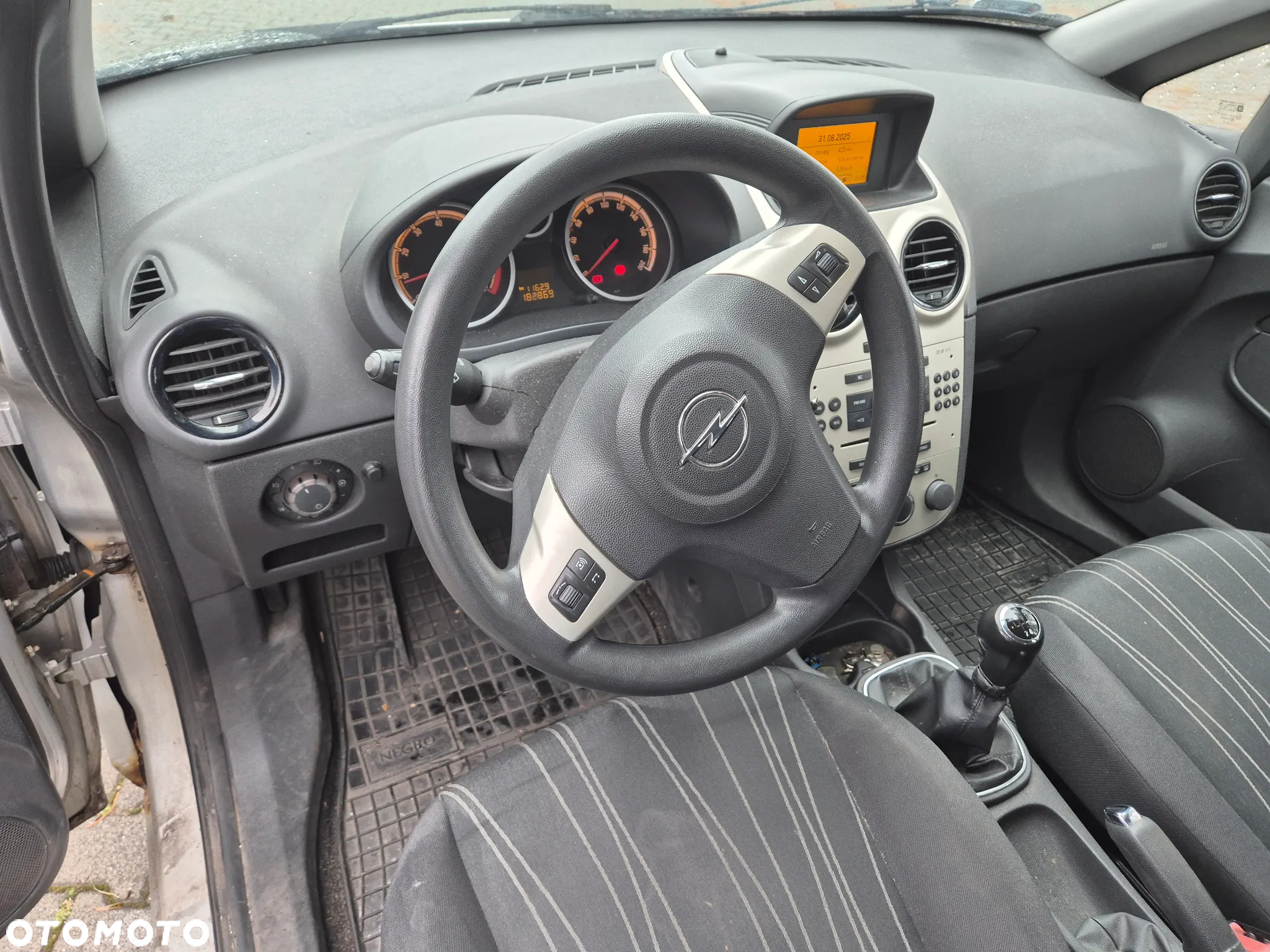 Opel Corsa 1.4 16V Cosmo - 15