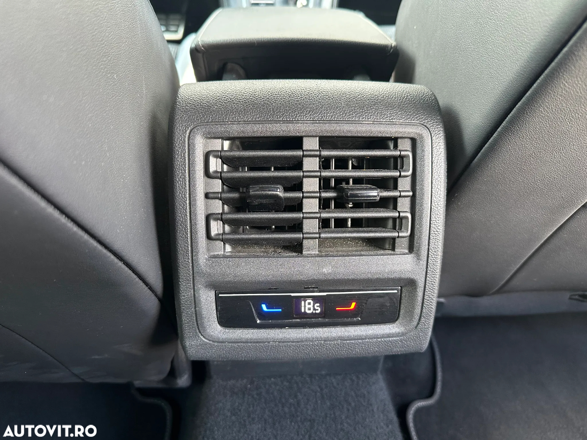 Volkswagen Golf 1.5 eTSI ACT DSG MHEV R-Line - 30