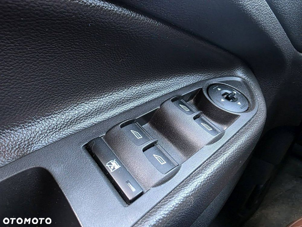 Ford Kuga - 12