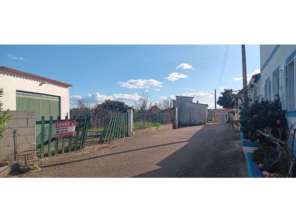 Terreno com Garagem em aldeia a 5 minutos da Praia fluvial de carvo... - Grande imagem: 2/17