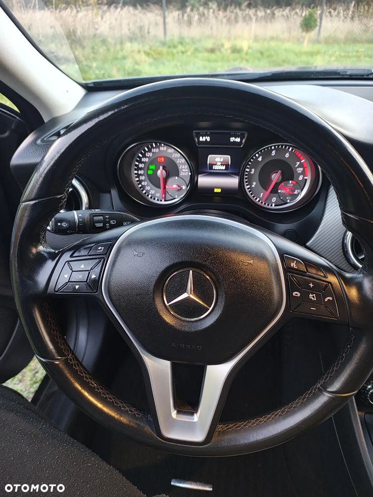 Mercedes-Benz GLA 200 - 11