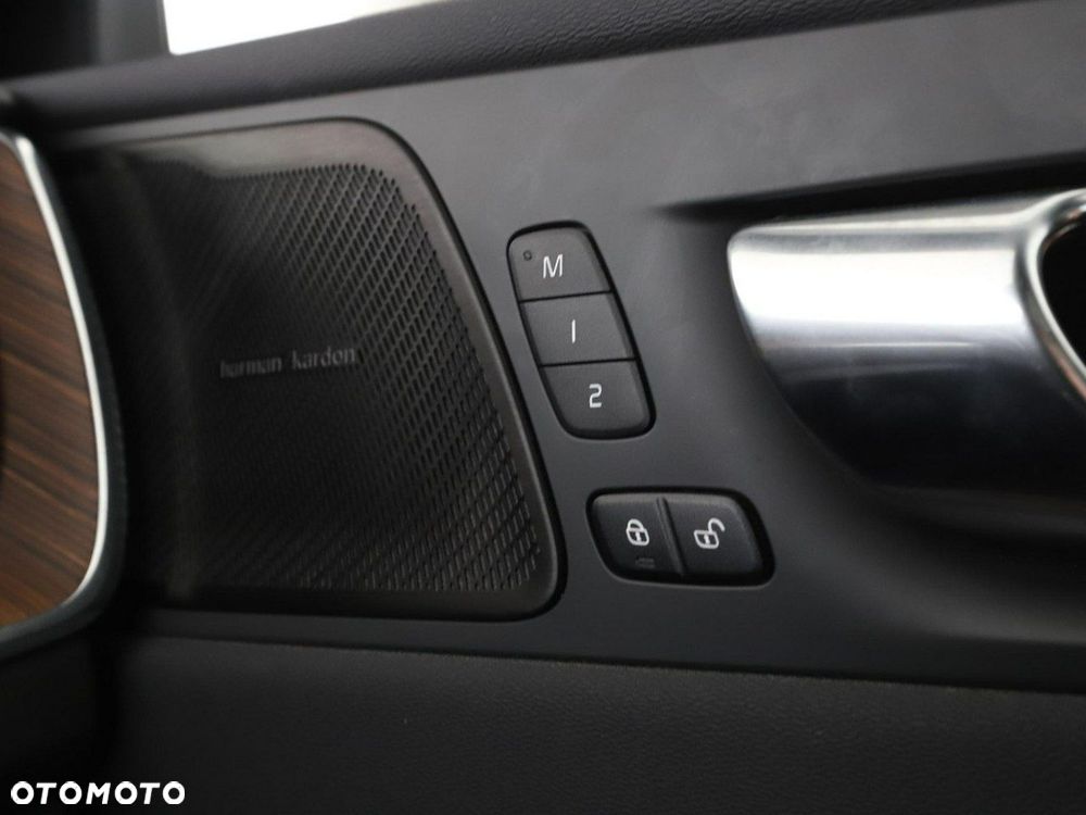 Volvo XC 60 T8 Plug-In Hybrid AWD Inscription Expression - 40