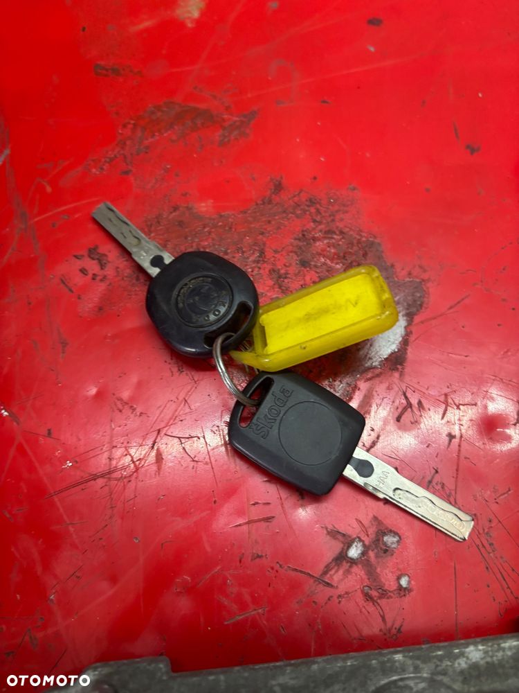 SKODA OCTAVIA ZESTAW STARTOWY KOMPUTER SILNIKA KLUCZYKI 03G 906 021 TB - 5