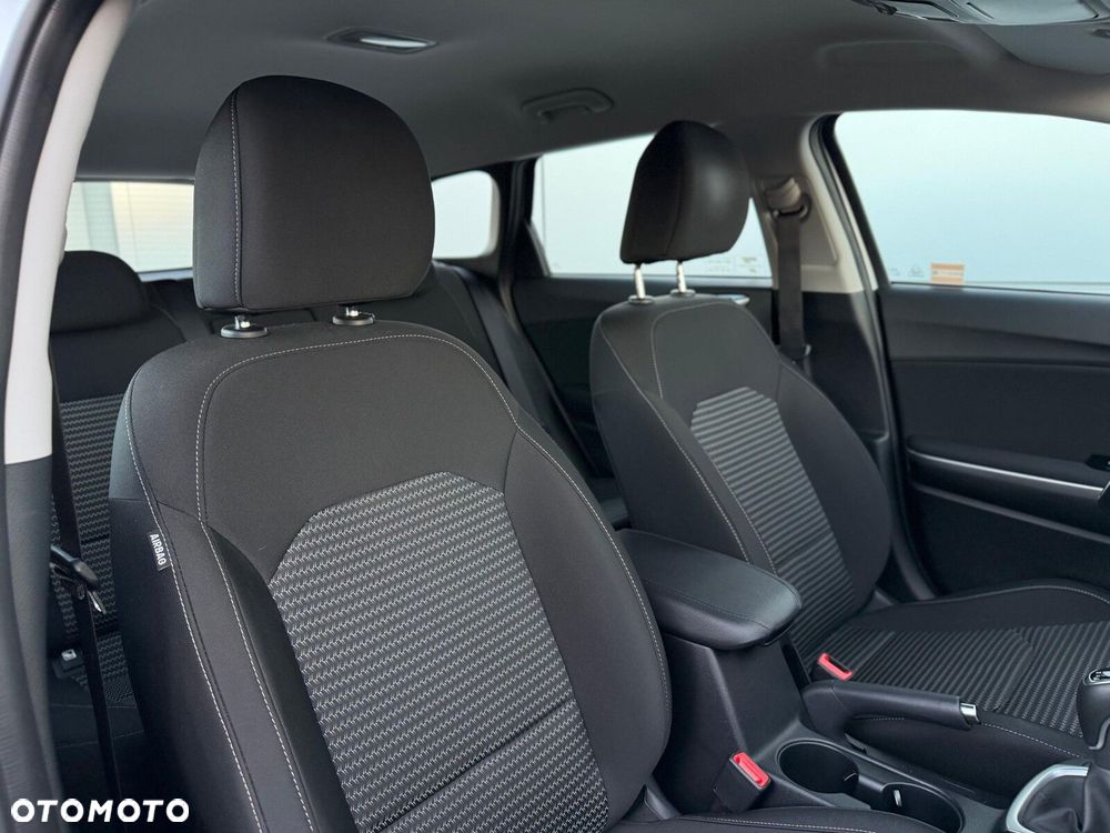 Kia Ceed - 31