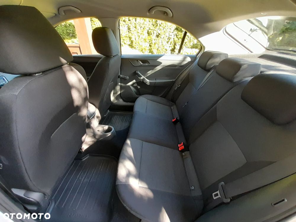 Skoda RAPID 1.2 TSI Active - 17