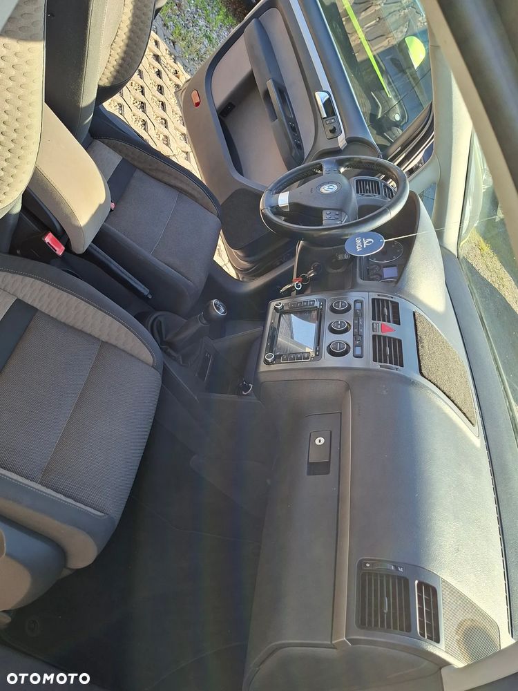 Volkswagen Touran 1.9 TDI DPF Blue Motion Conceptline - 20