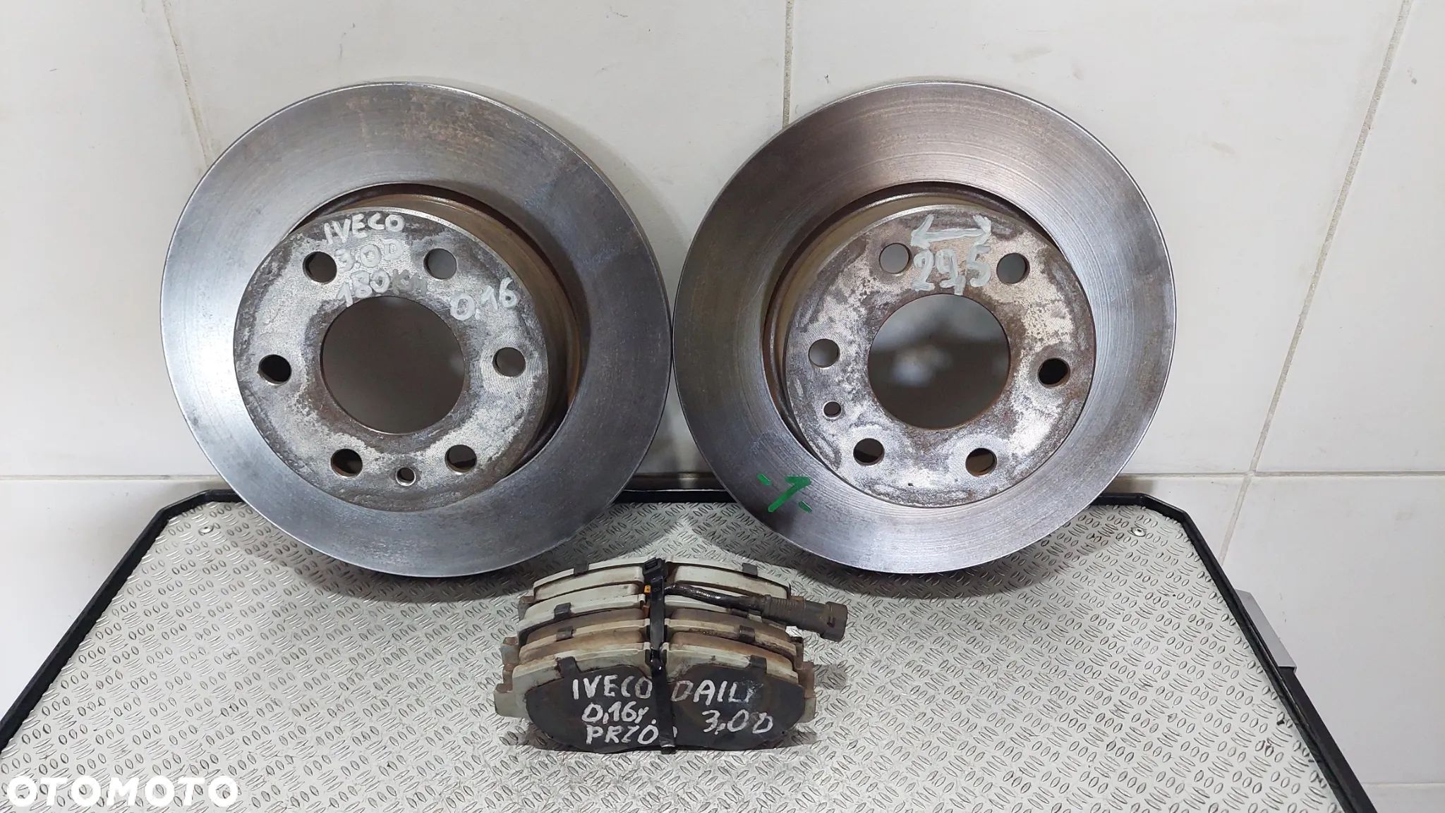 TARCZE HAMULCOWE PRZÓD PLUS KLOCKI IVECO DAILY 3,0 D 180KM KOMPLET ŚREDNICA 29,5cm - 1
