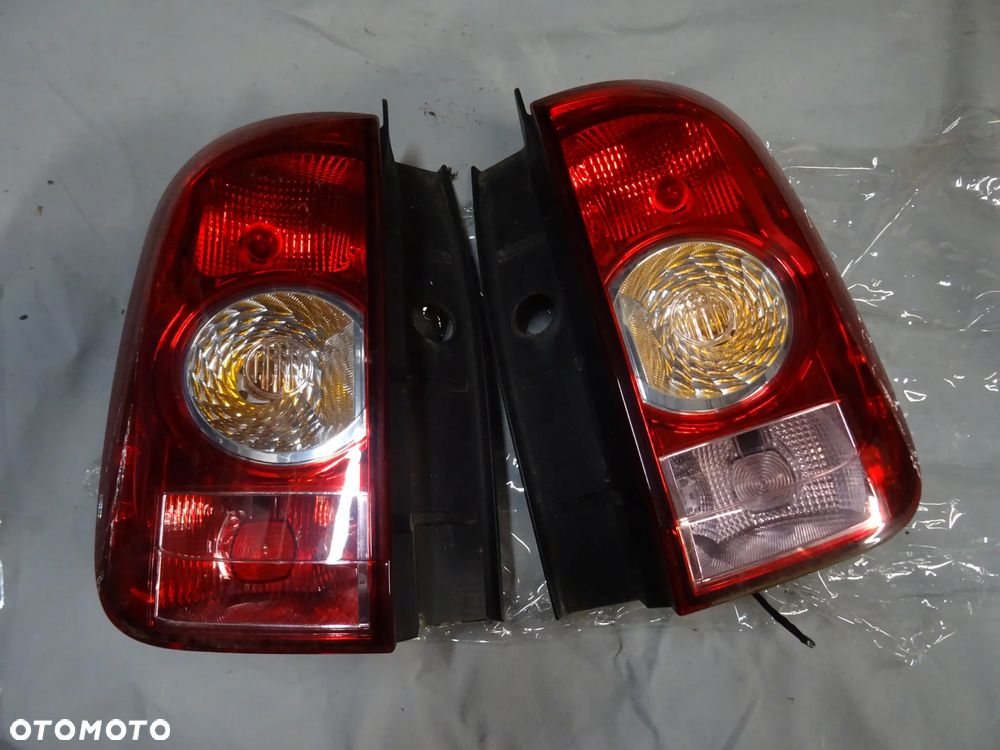 DACIA DUSTER LAMPA TYL TYLNA LEWA WKLAD ZAROWEK CZESCI ROZNE PYTAC DORADZE