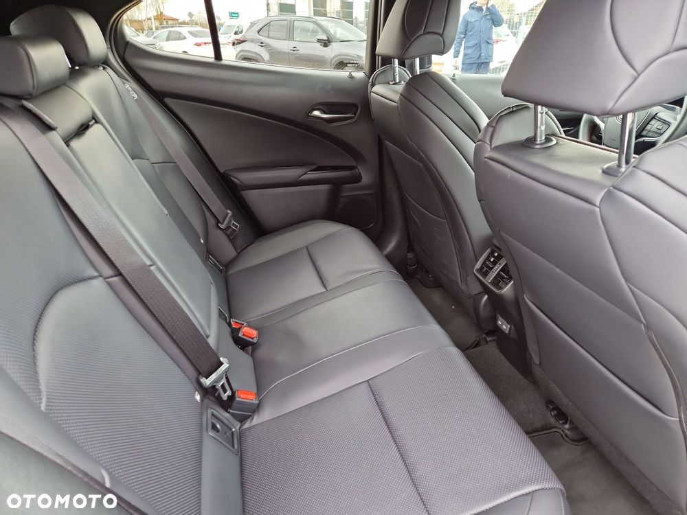 Lexus UX - 10