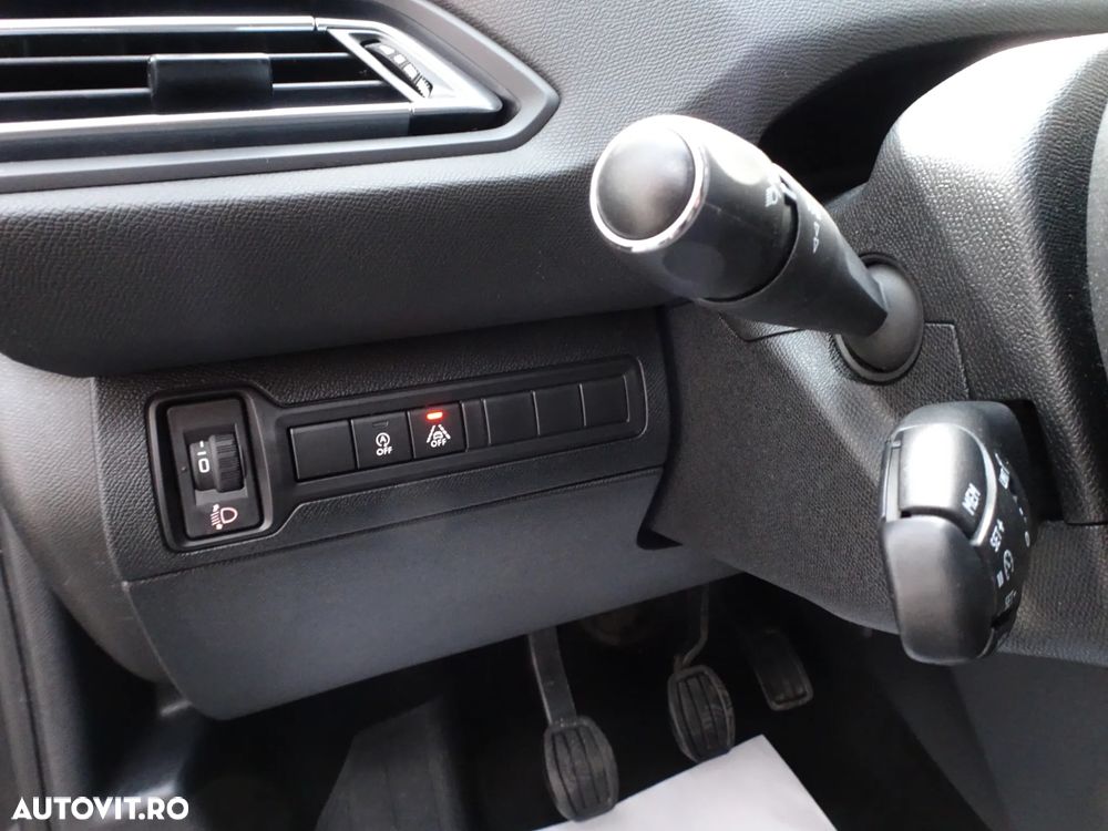 Peugeot 308 1.2 L PureTech Turbo S&S Allure Pack - 20