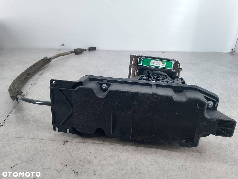 LEWAREK ZMIANY BIEGÓW  PASSAT B6 3C0713265C 3C1713025H 3C1713203A 1K0972353 - 8