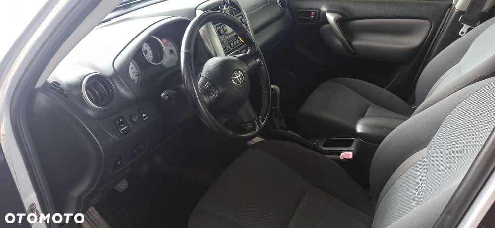 Toyota RAV4 2.0 D-4D 4x4 - 10