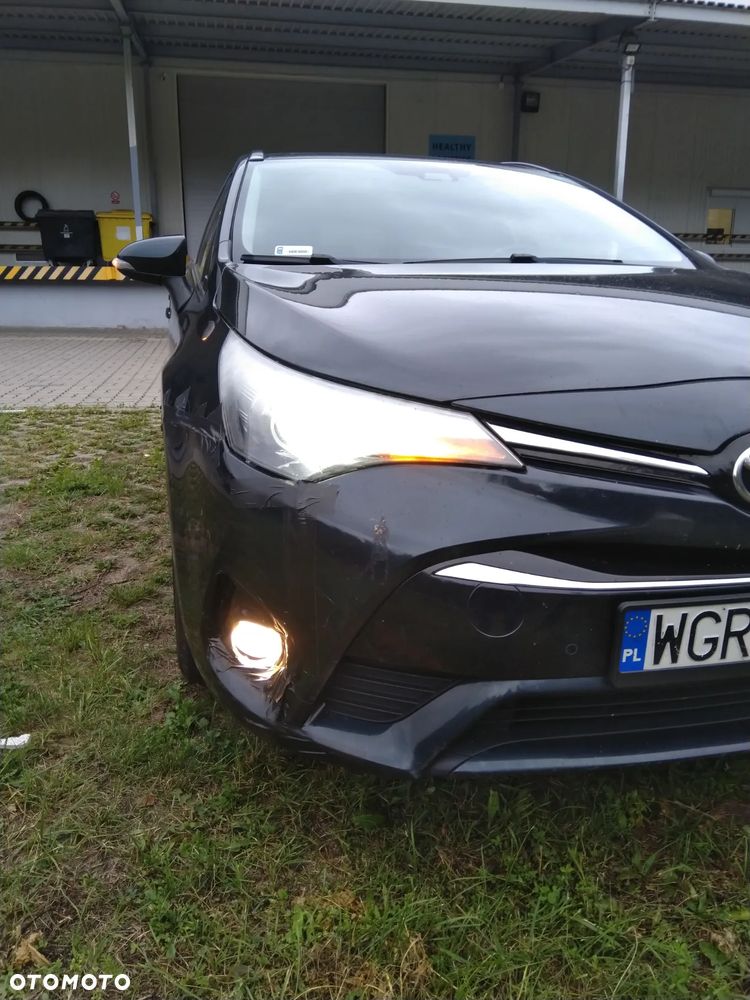 Toyota Avensis 1.8 Premium - 11
