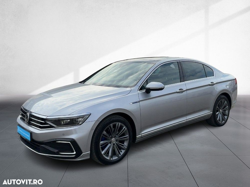 Volkswagen Passat - 1