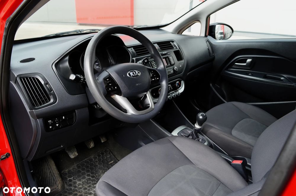 Kia Rio 1.2 L - 5