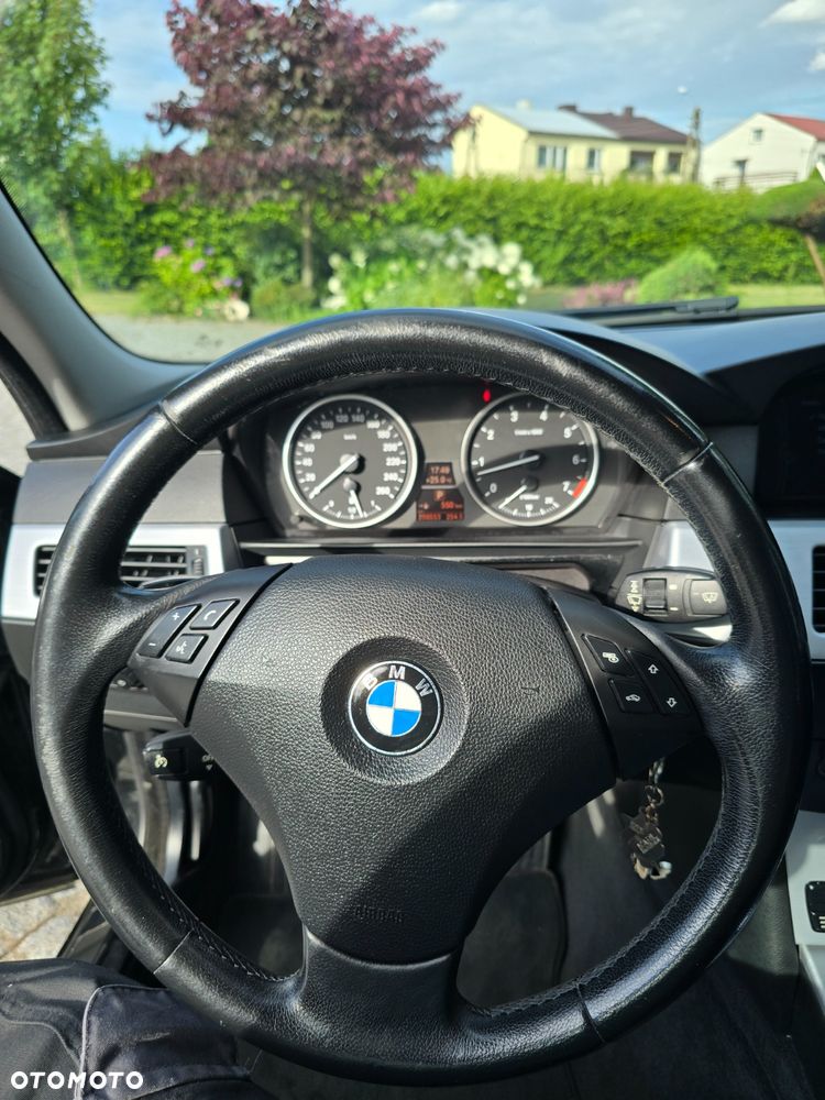 BMW Seria 5 523i - 24