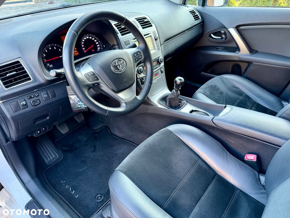 Toyota Avensis 1.8 Sol NAVI - 16