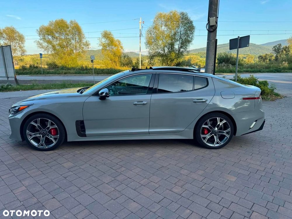 Kia Stinger - 10