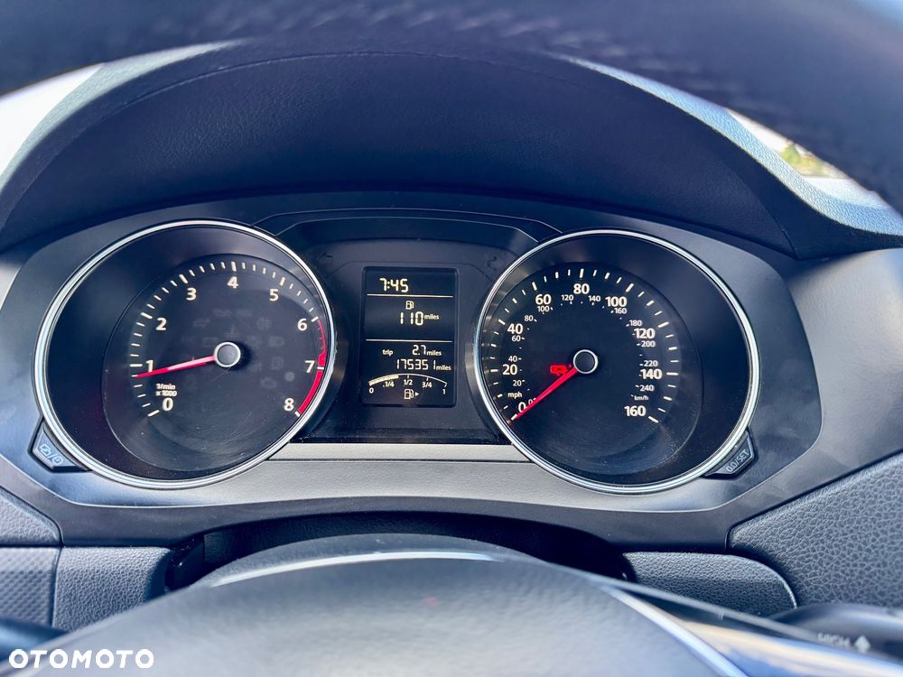 Volkswagen Jetta 2.0 Base - 22