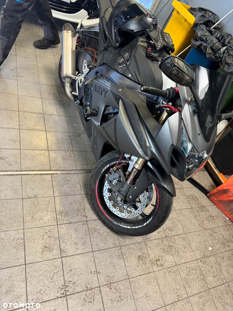 Suzuki GSX-R - 1