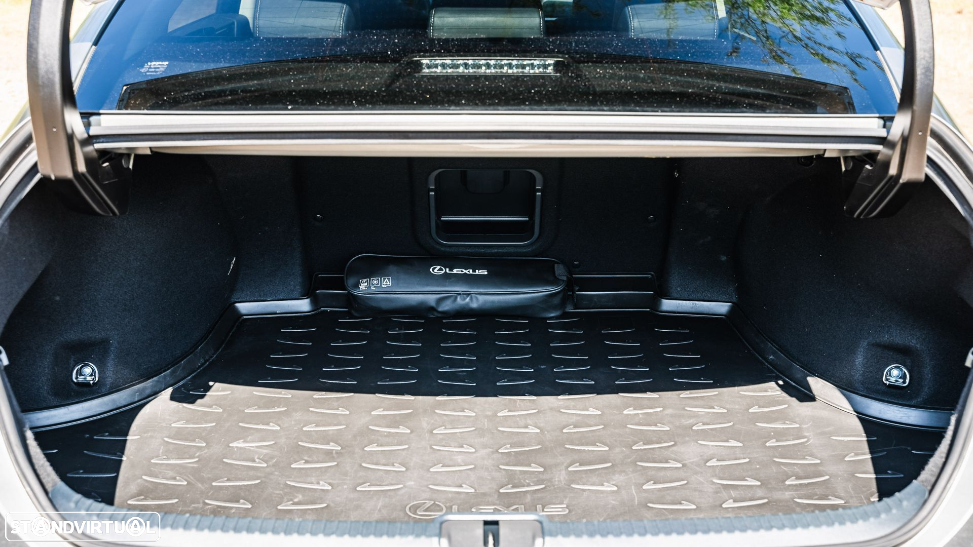 Lexus ES 300h Special Edition - 19