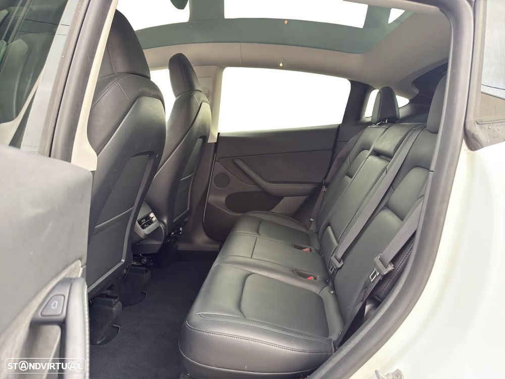 Tesla Model Y Long Range Dual Motor AWD - 12