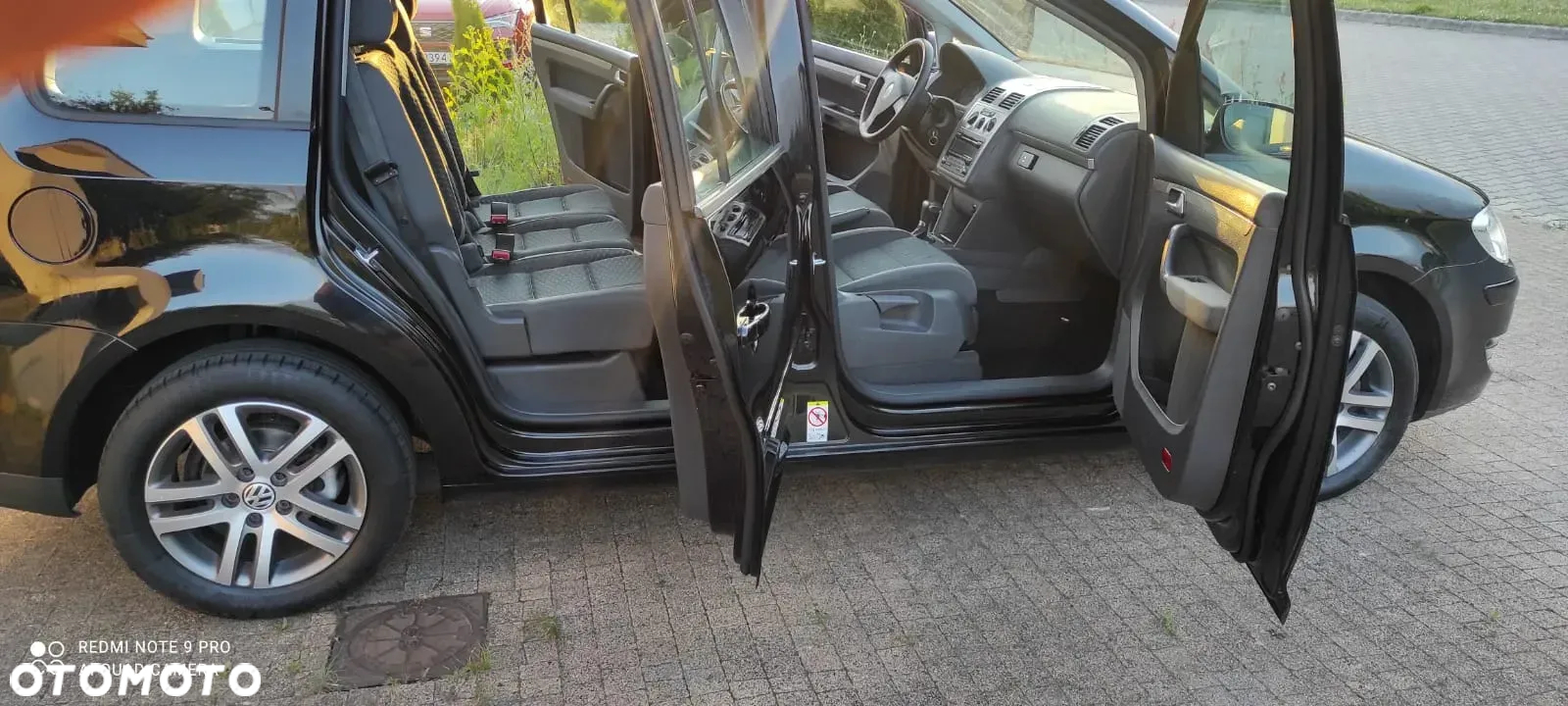 Volkswagen Touran 2.0 TDI DPF BlueMotion Technology DSG Comfortline - 27