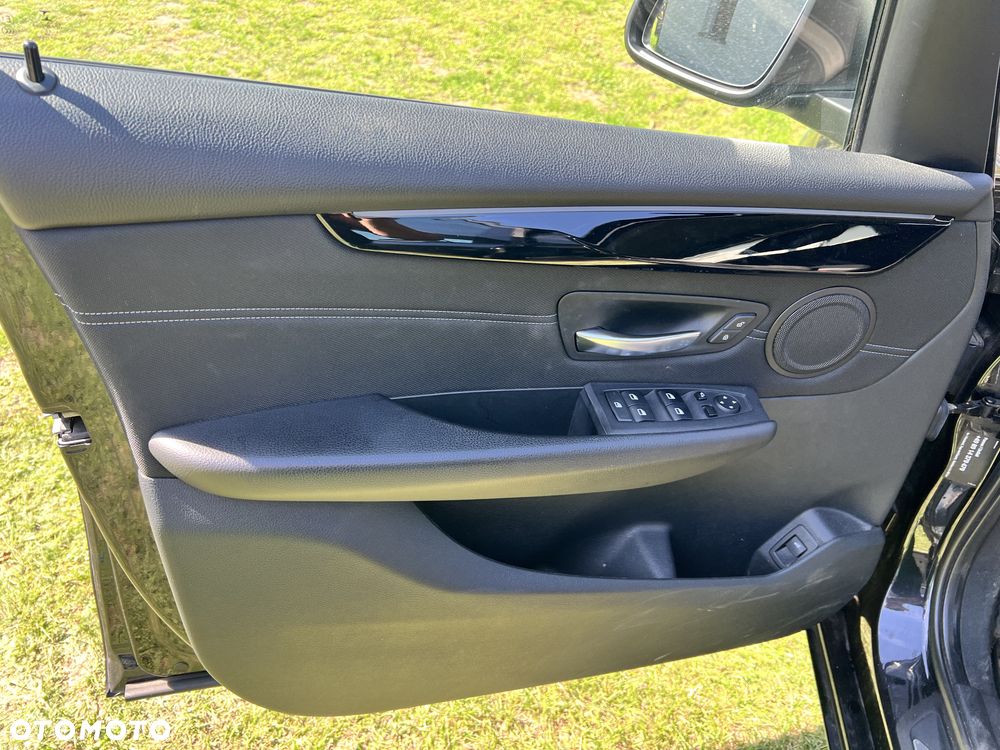 BMW Seria 2 218d - 12