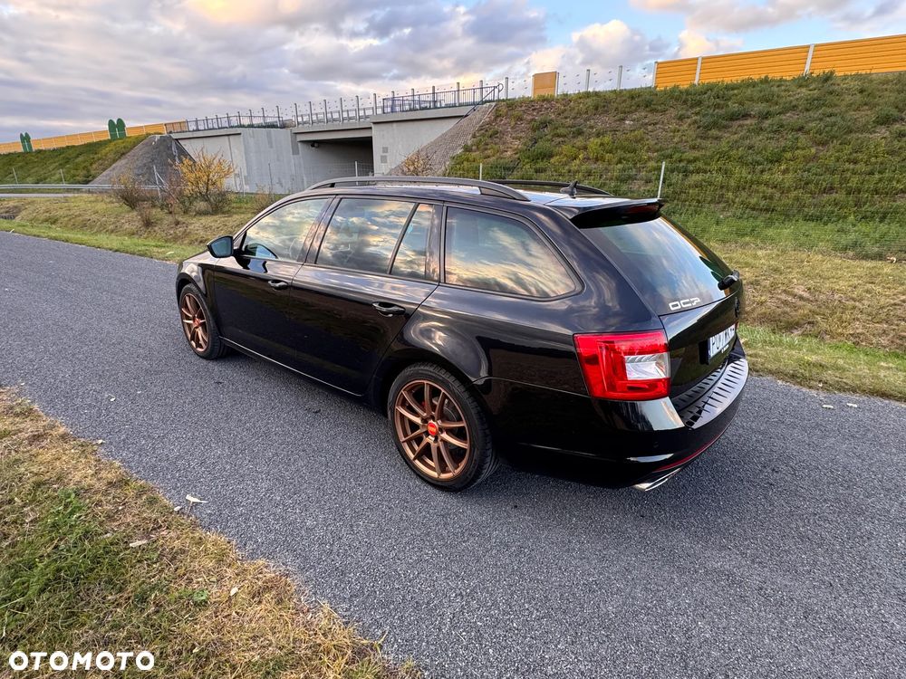 Skoda Octavia 2.0 TDI RS DSG - 30