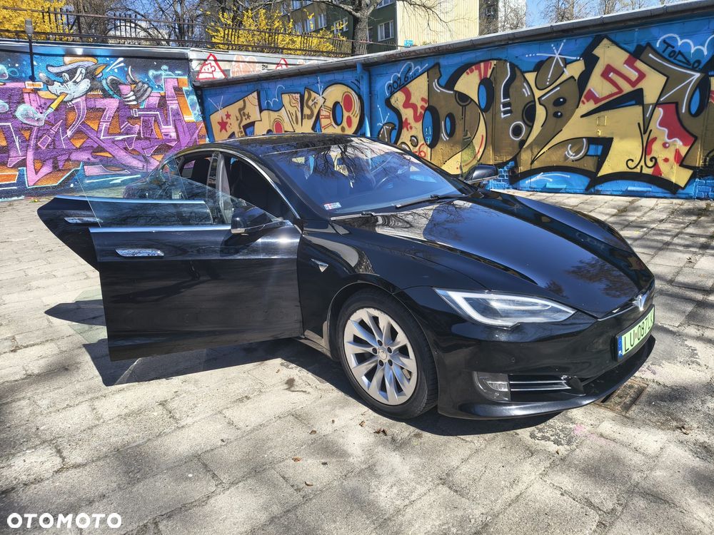 Tesla Model S - 6