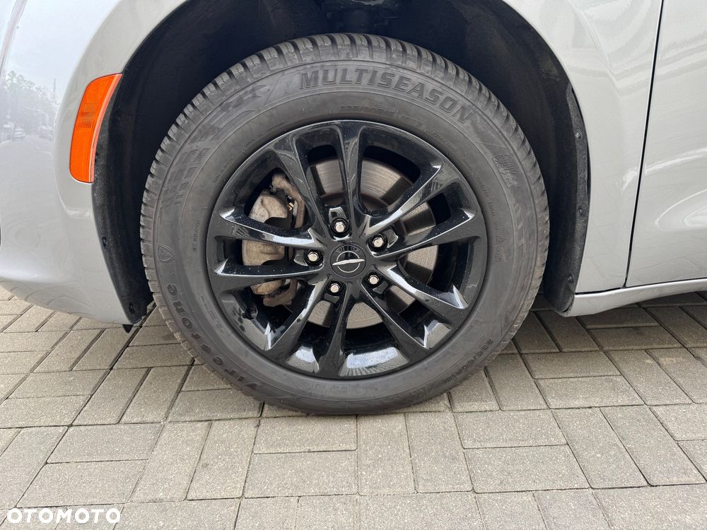 Chrysler Pacifica - 13