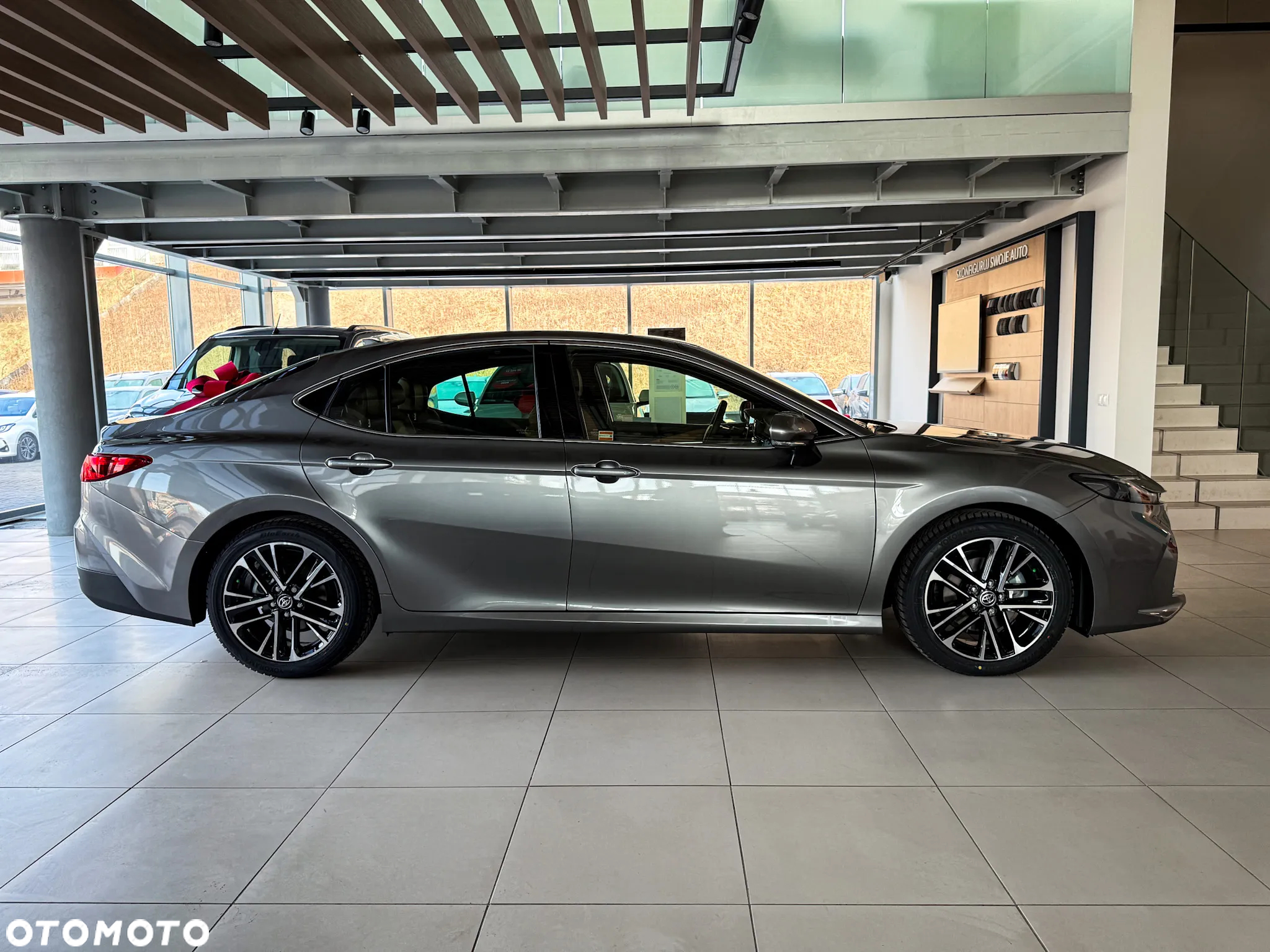 Toyota Camry - 4