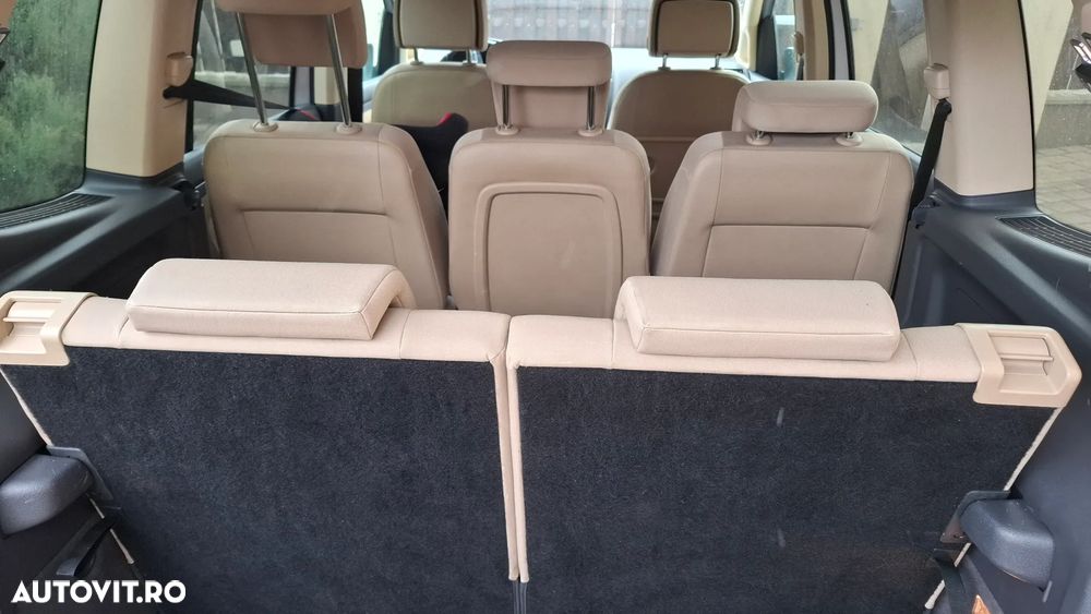 Volkswagen Touran 2.0 TDI DPF BlueMotion Technology DSG Comfortline - 9