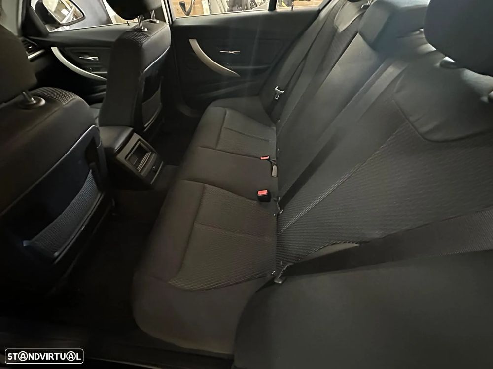 BMW 320 d Touring Aut. Efficient Dynamics Edition - 17