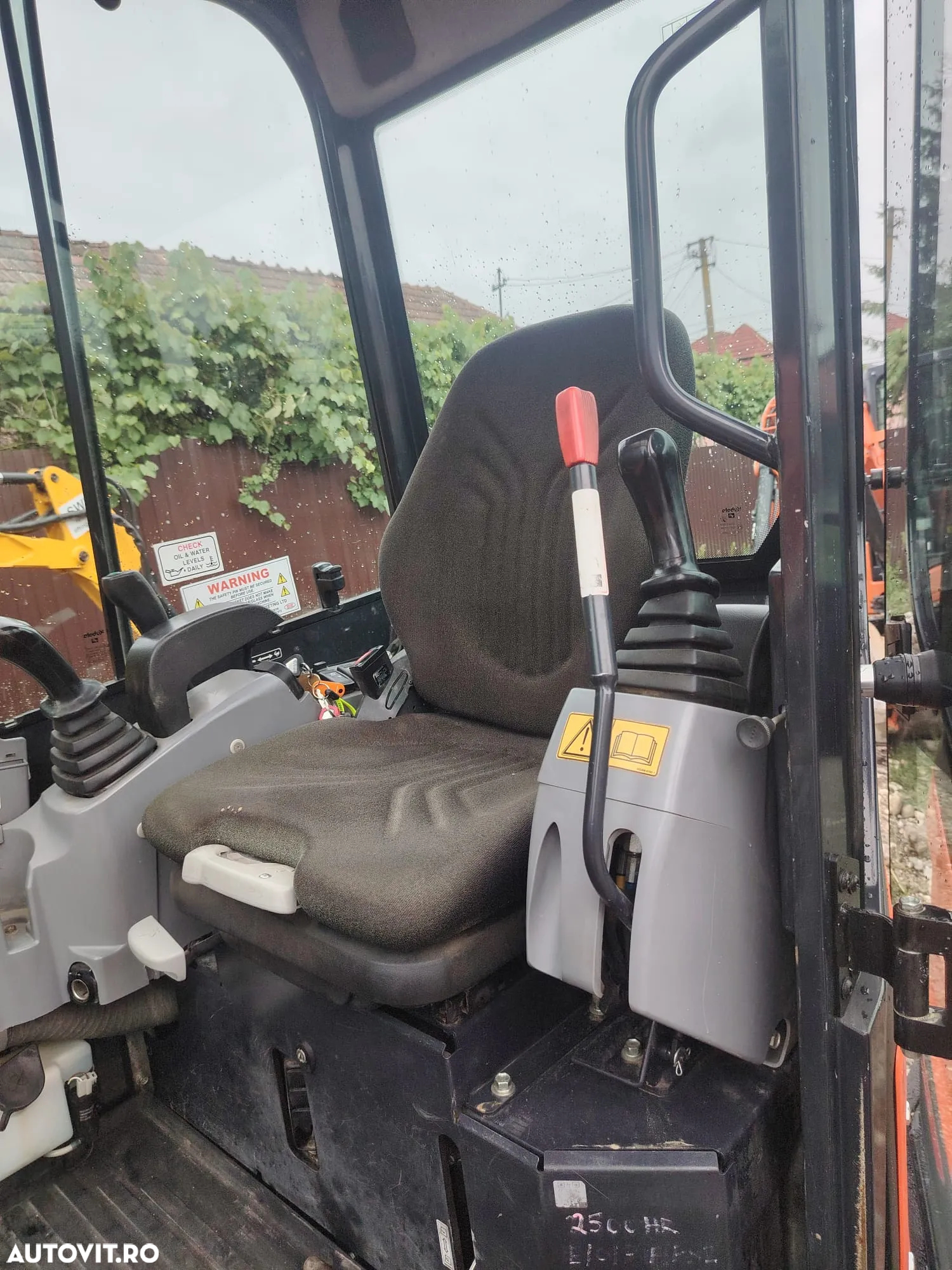 Kubota U27 - 14