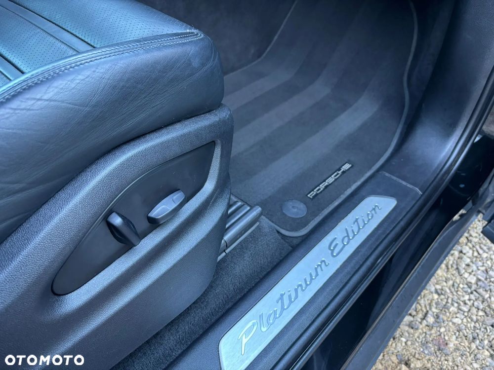 Porsche Cayenne Platinum Edition - 17