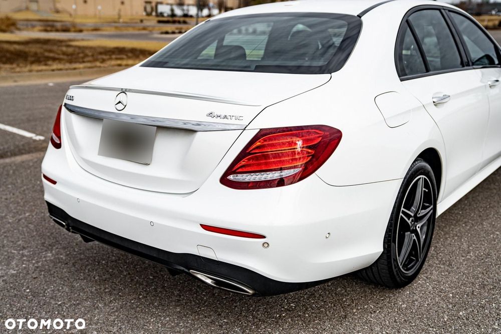 Mercedes-Benz Klasa E 300 9G-TRONIC Exclusive - 23