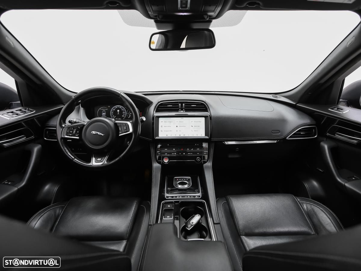 Jaguar F-Pace - 8
