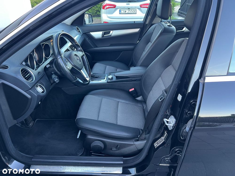 Mercedes-Benz Klasa C 180 CGI Automatik BlueEFFICIENCY Avantgarde - 11