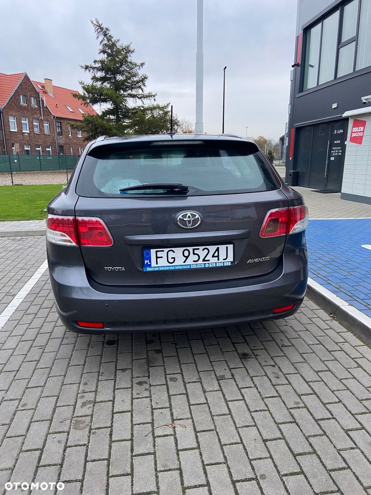Toyota Avensis 1.6 Luna EU5 - 5