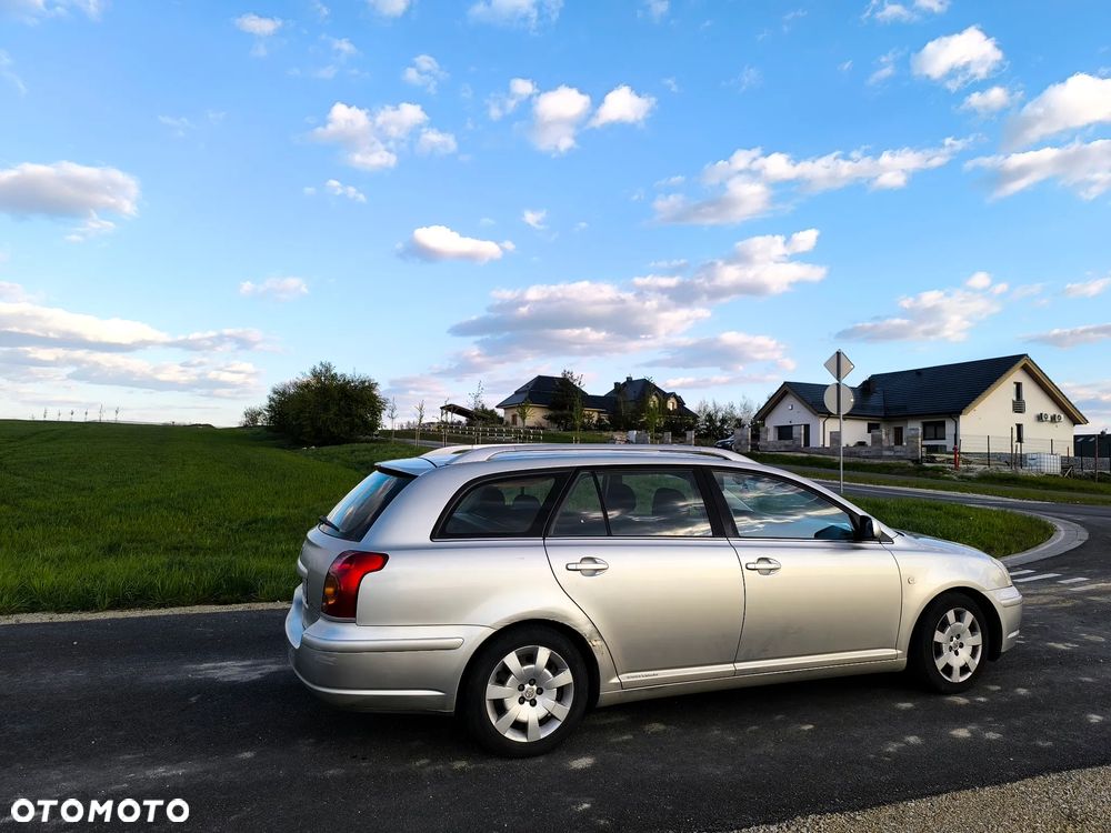 Toyota Avensis 2.0 VVT-i High - 3
