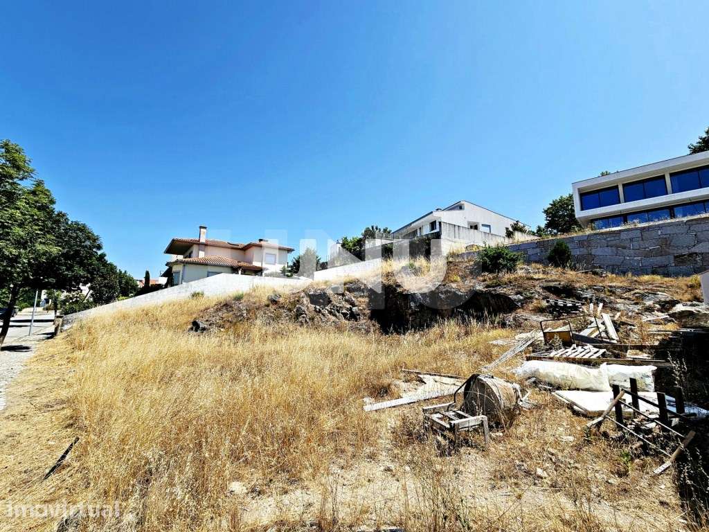 Terreno Urbano - Projeto Aprovado para Moradia Isolada - Grande imagem: 2/9